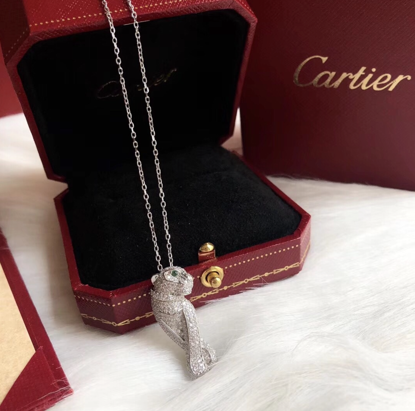 CARTIER 18K White Gold Diamond Onyx Emerald Panthère Pendant Necklace 1.1
