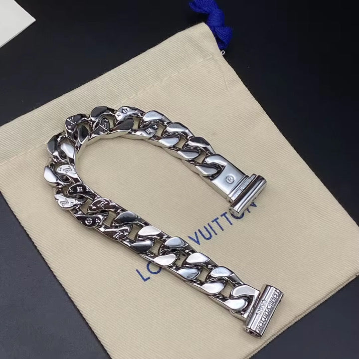 Accesorio Louis Vuitton - Cadena de eslabones metálicos con detalles LV