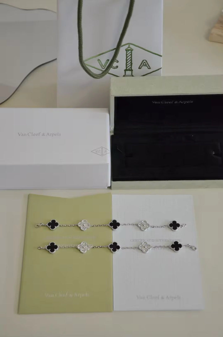 Pulsera Van Cleef & Arpels – Alhambra Clover (Black & Diamond Style)