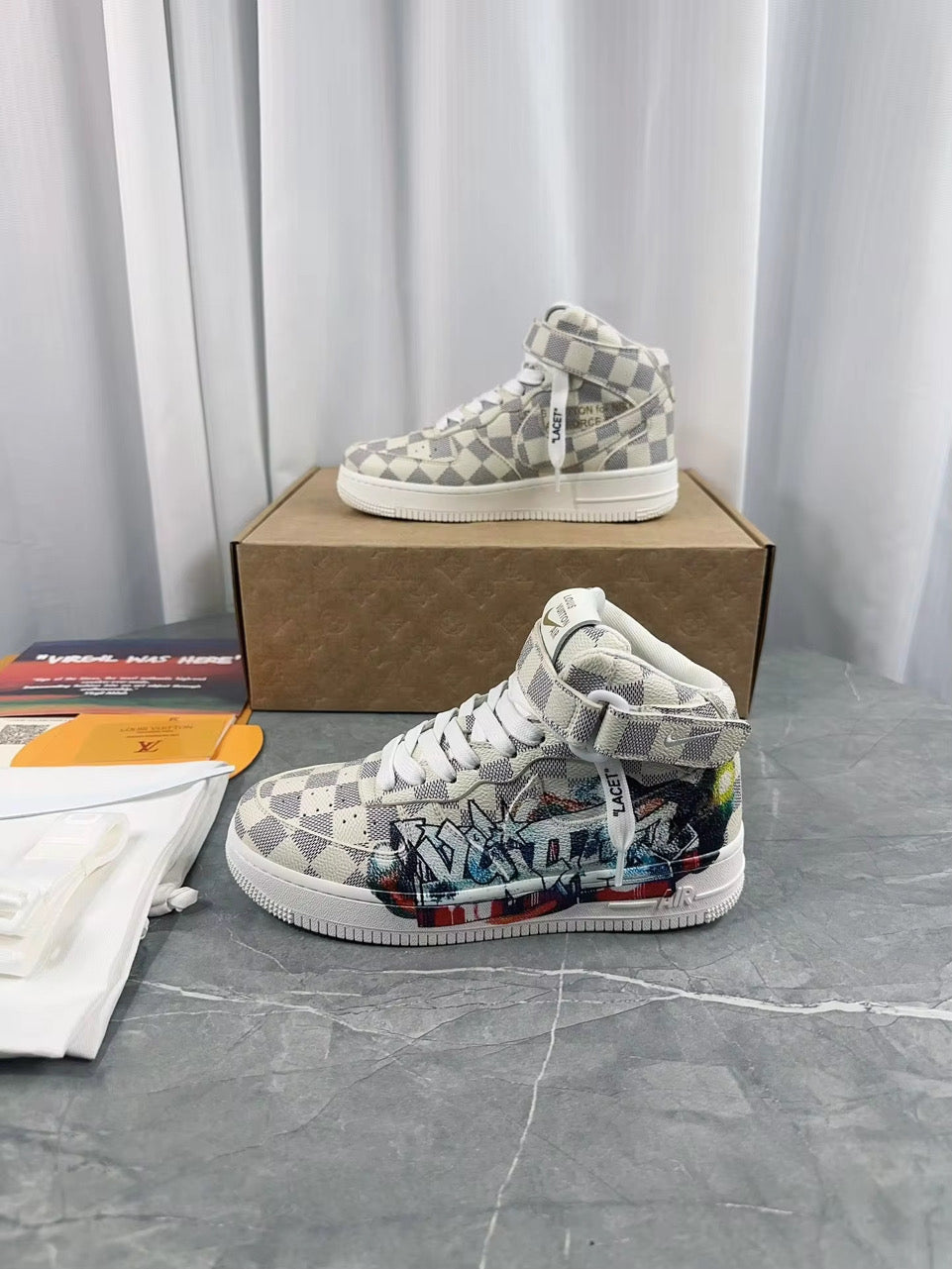 Air Force 1 Mid de Nike x Louis Vuitton "Graffiti"